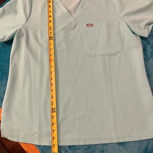 FIGS Aqua V-Neck scrub shirt. Size XL.